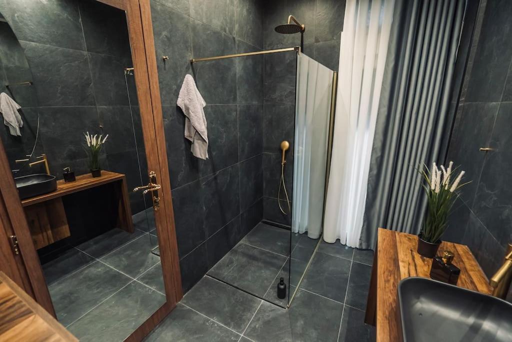Apartment Individualliving3 Excellent Location Centre! !