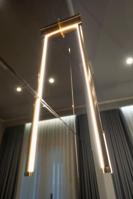 Individualliving3 Excellent Location Centre! ! *